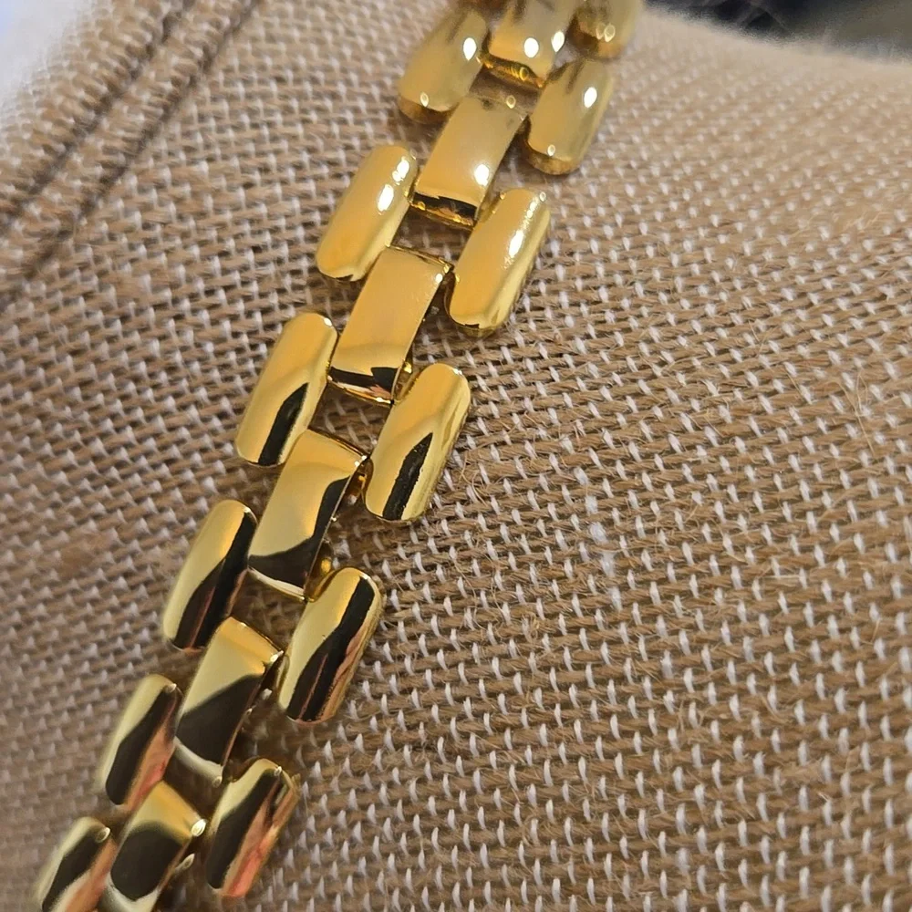 Vintage Unsigned Gold-tone Metallic Choker - Picture 9 of 10